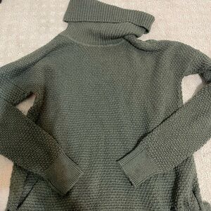 Hollister Forest Green Turtleneck Sweater